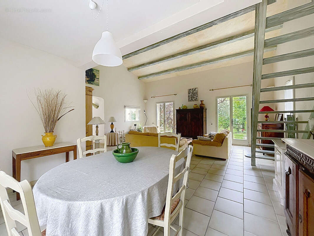 Maison à PIERREVERT