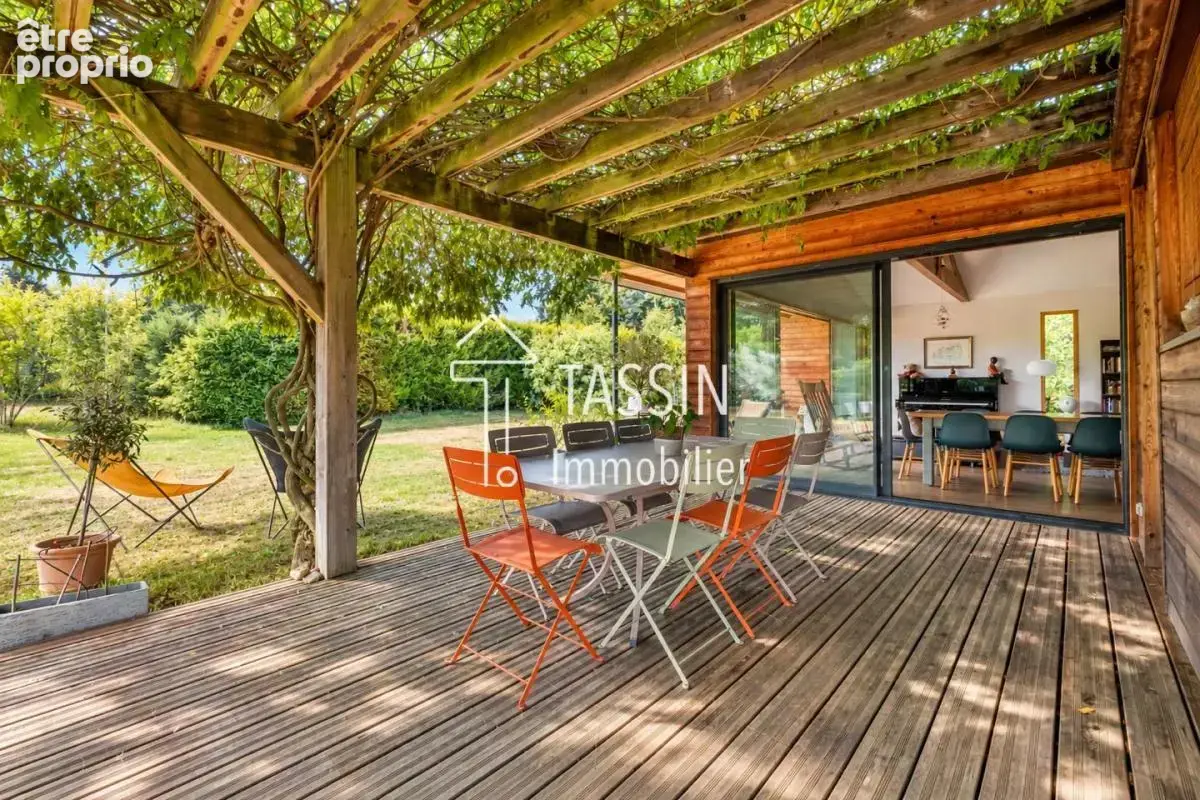 Tassin - Villa d'architecte au cœur d'un écrin de verdure - photo 10