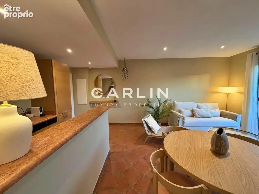 Appartement rénové avec terrasse et vue sur collines - photo 3