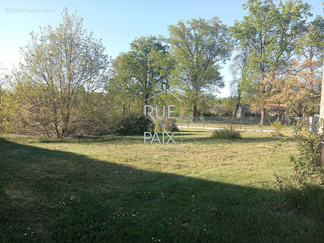 Terrain à COLOMBIERS