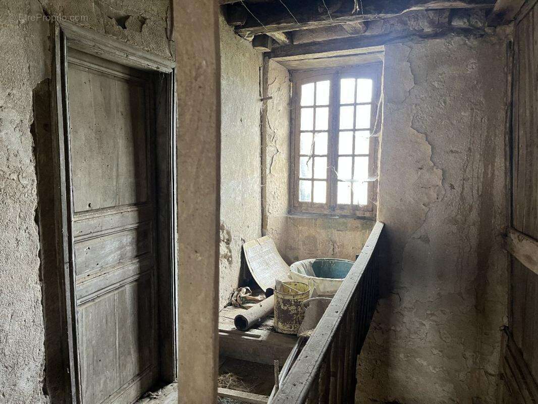 Maison à LA CHAPELLE-AUX-SAINTS