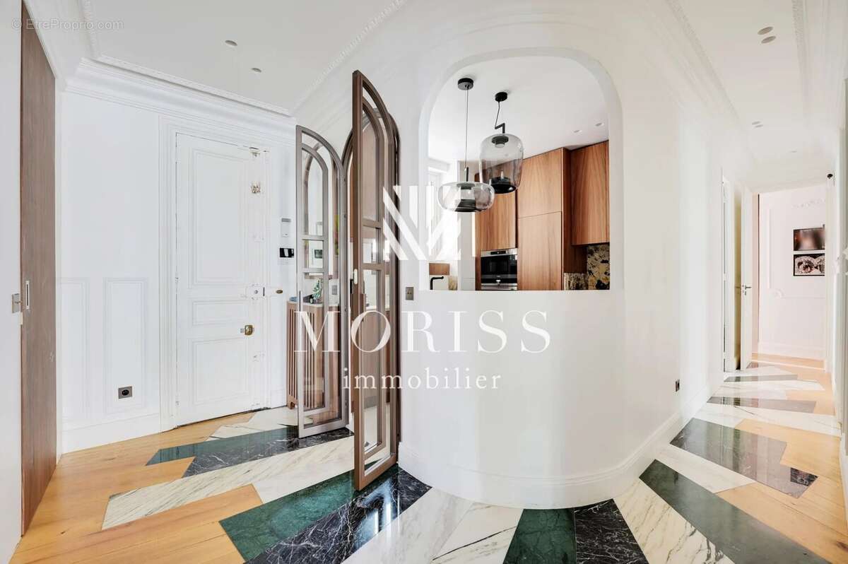 Appartement à PARIS-16E