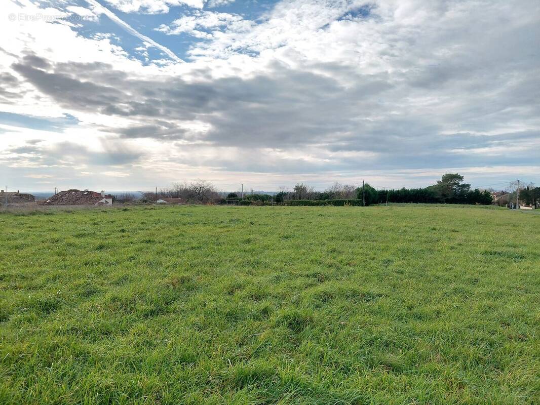 Terrain à SAINT-GEORGES-DES-AGOUTS