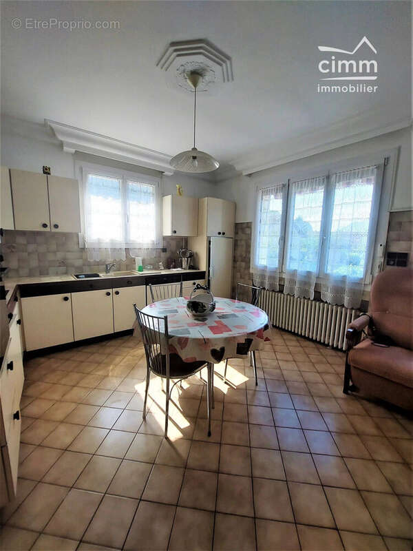 Maison 284 m² à La Buisse  - photo 6