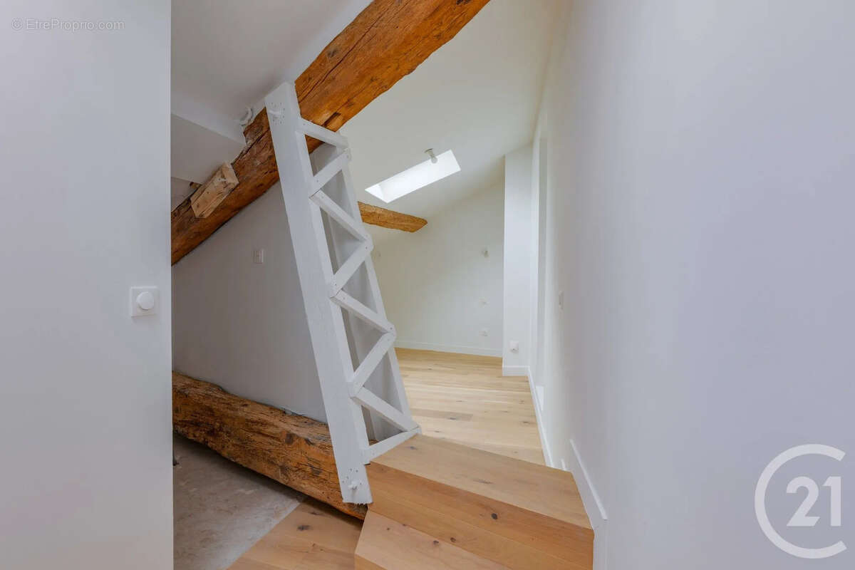 Appartement à SAINT-GENIS-LAVAL