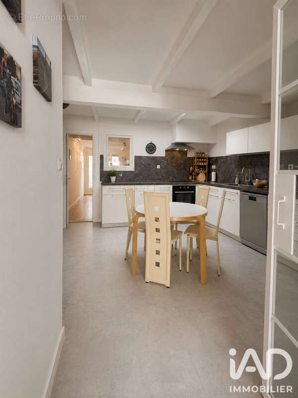 Maison 90 m² à Sainte-Anastasie-Sur-Issole  - photo 3