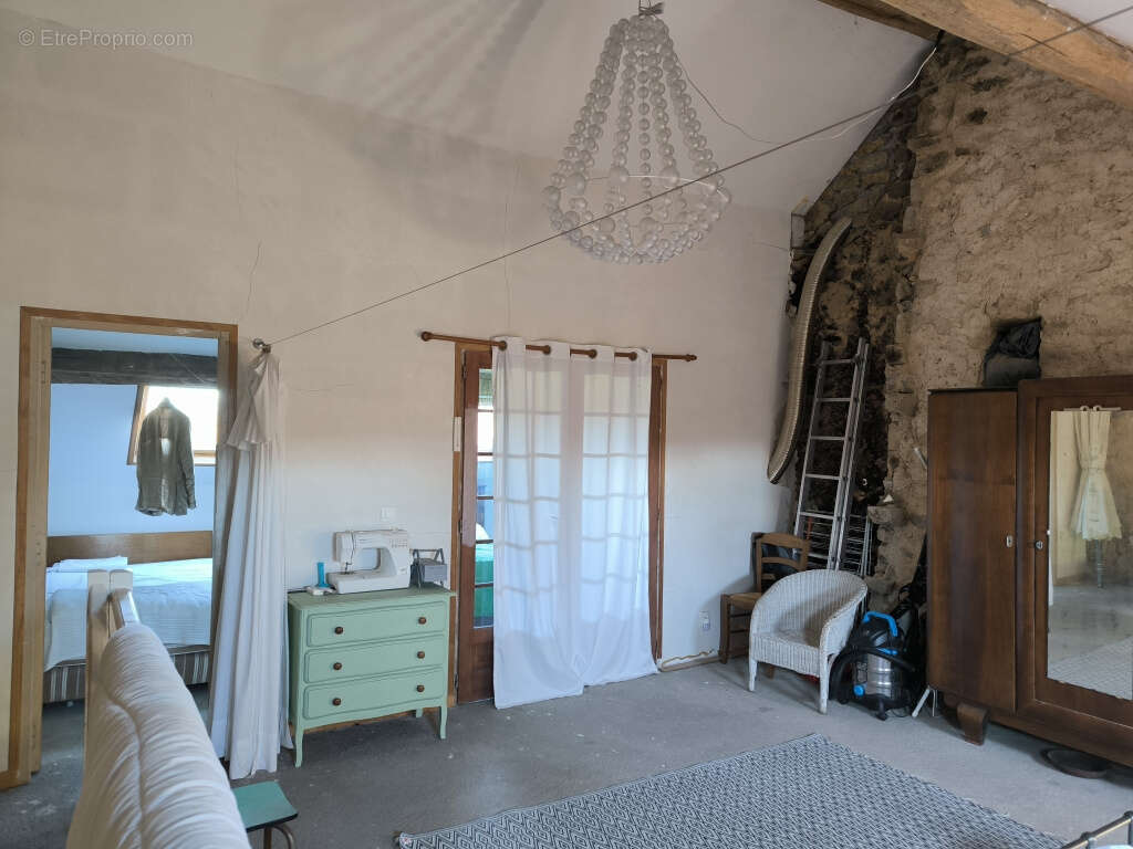 Maison à MONTREUILLON