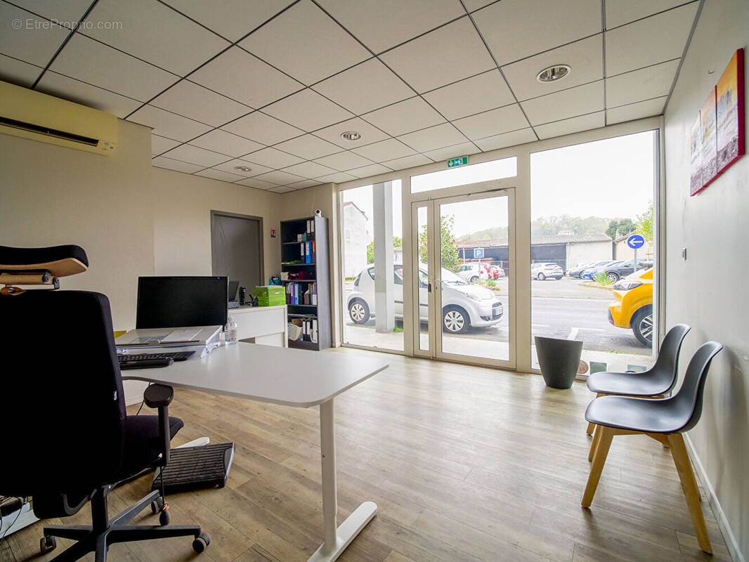 Commerce à AIRE-SUR-L'ADOUR