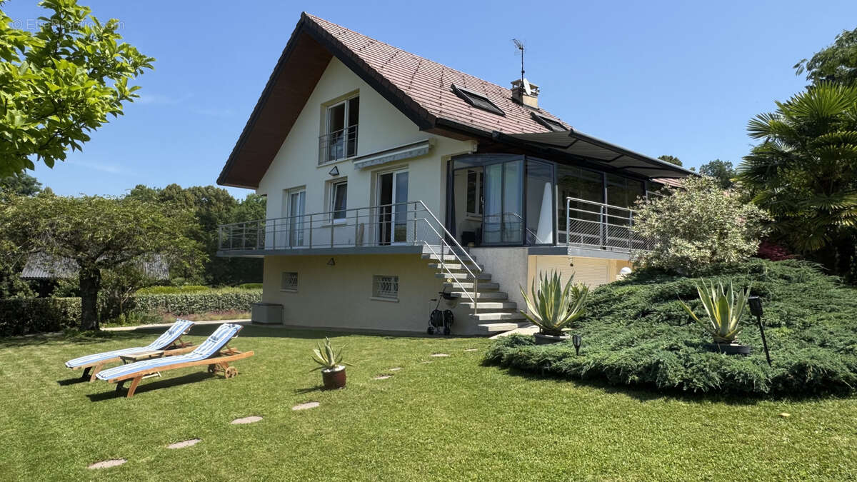 Maison à PUGNY-CHATENOD