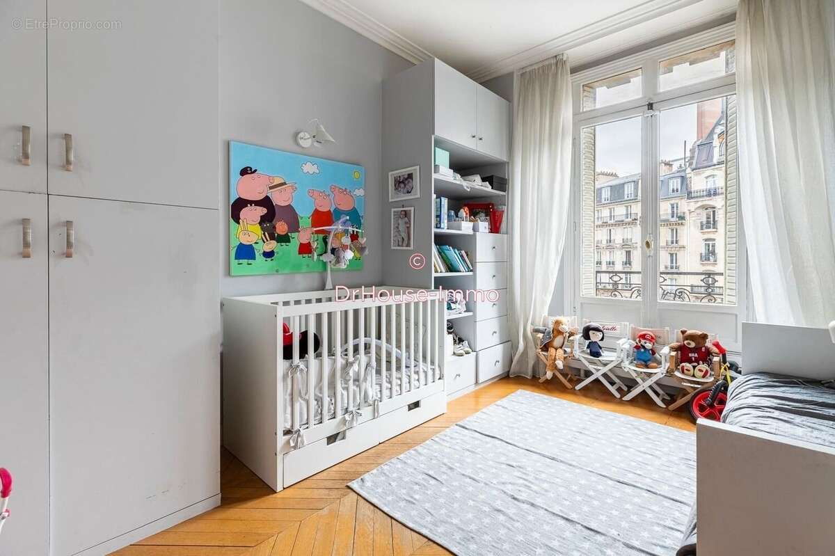 Appartement à PARIS-17E