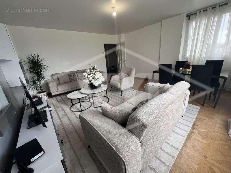 Appartement à COMBS-LA-VILLE