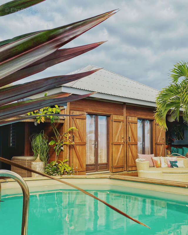 Villa T6 bis à vendre à Saint-Leu   Piscine  Vue océan - photo 2