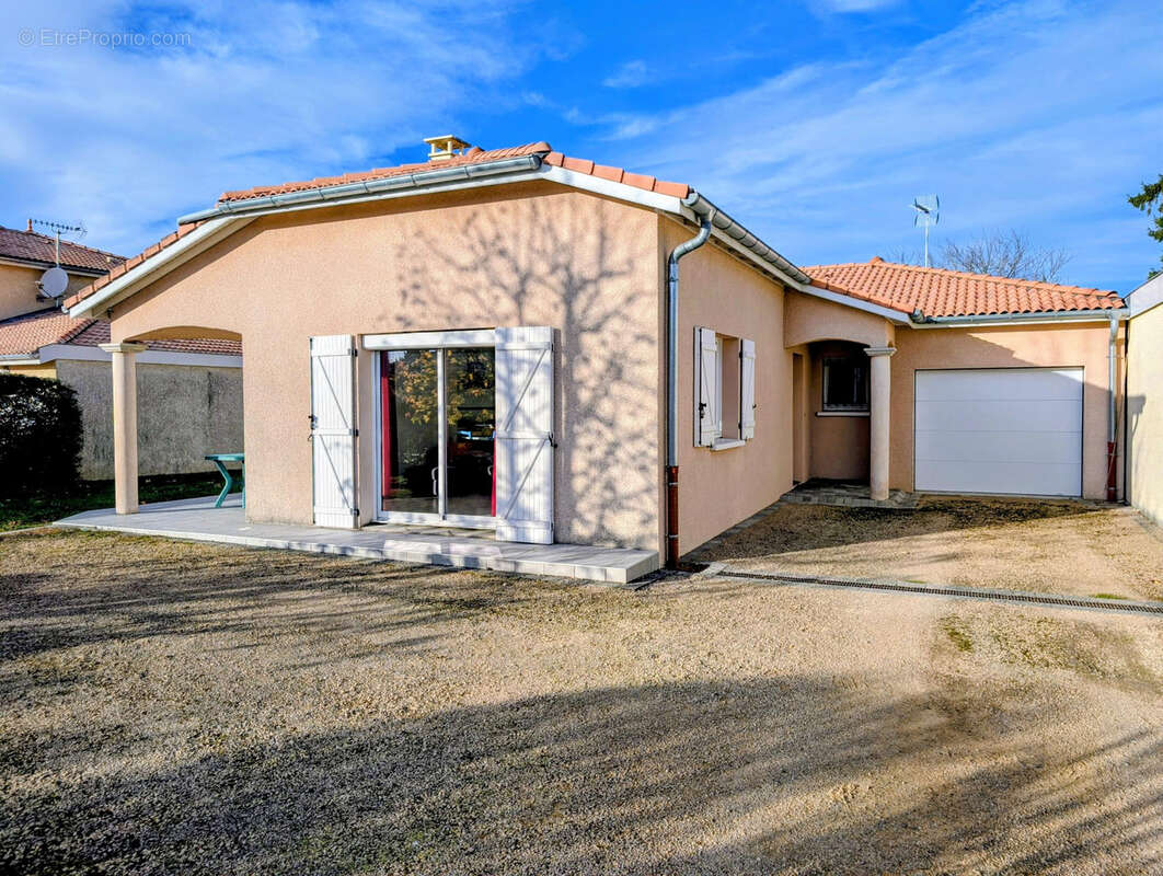 Maison à SAINT-DENIS-LES-BOURG