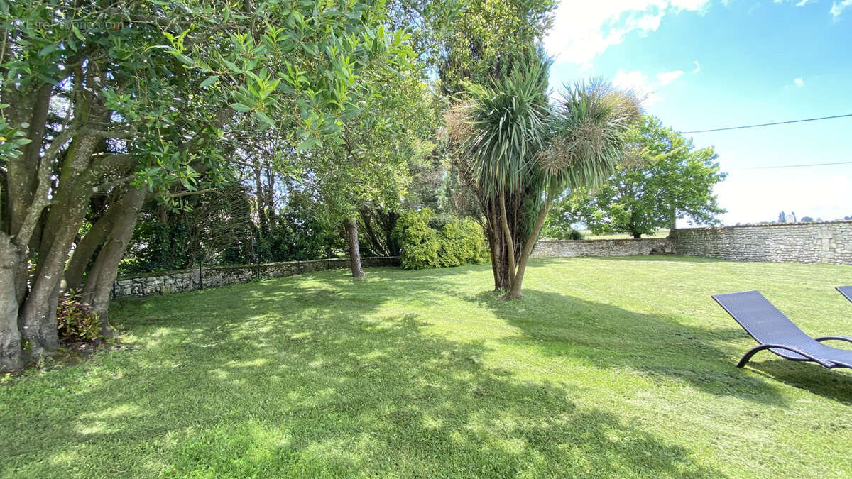 Maison à MORTAGNE-SUR-GIRONDE
