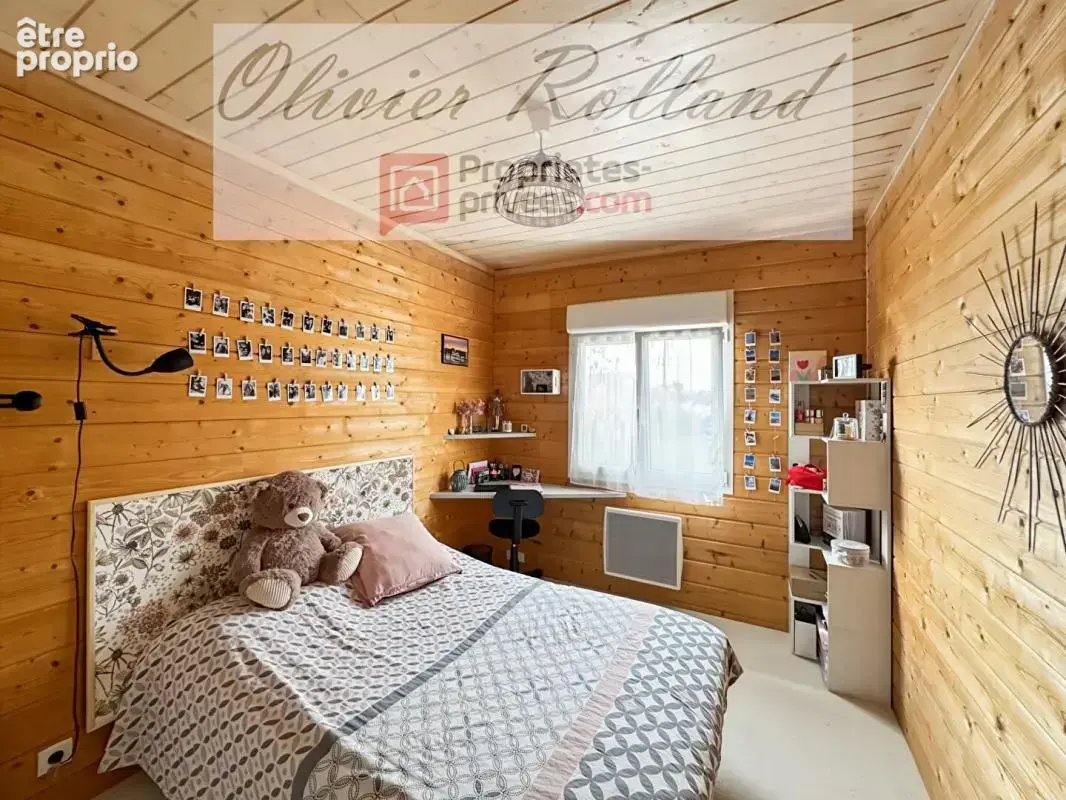 Chalet d'exception en bois massif (DPE B) - Plain-pied 135 m², 4 chambres, véranda & annexes sur 1 318 m² de terrain - photo 12
