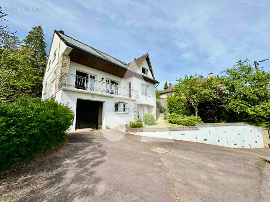 Maison à NEUFCHATEAU