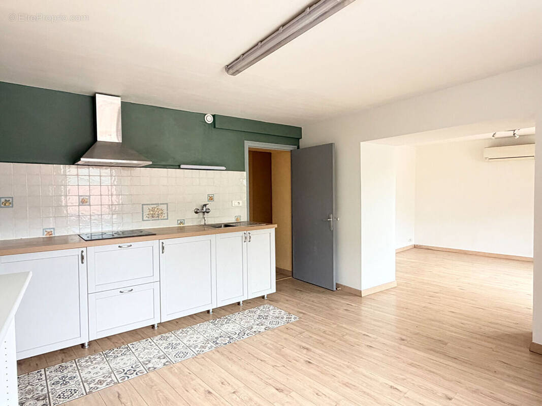 Appartement à CHEZERY-FORENS