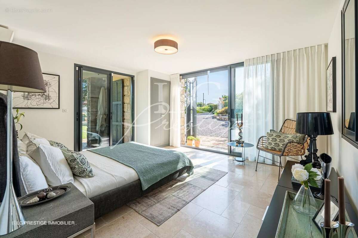 Maison à MANDELIEU-LA-NAPOULE