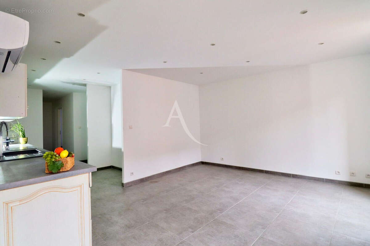 Appartement à GINASSERVIS