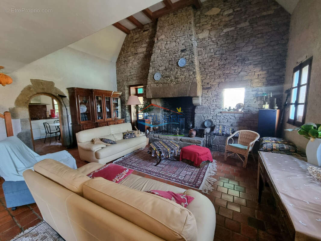 Maison à SAINT-ETIENNE-DE-MONTLUC