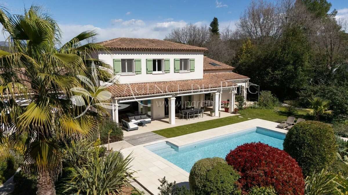 Maison à ROQUEFORT-LES-PINS