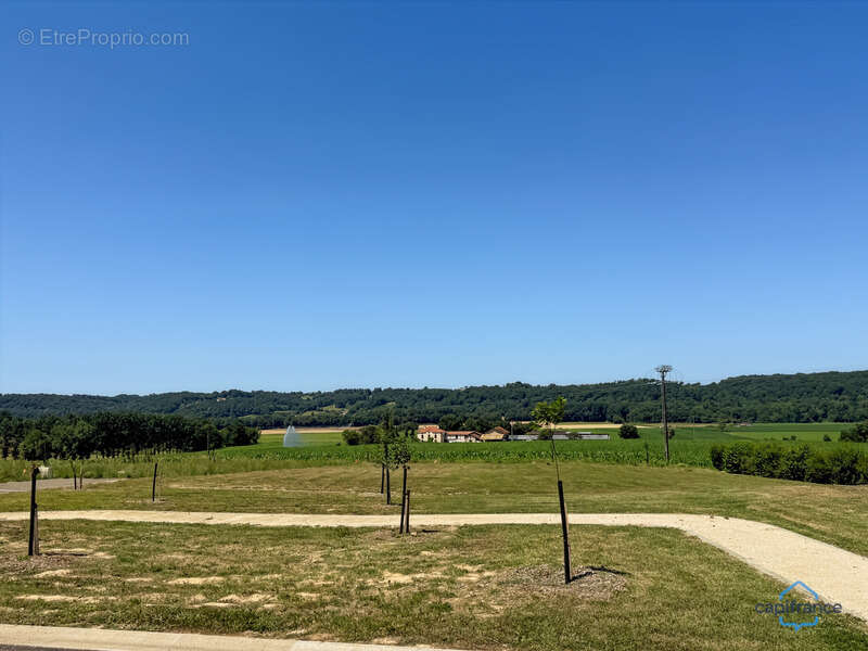 Dpt Gers (32), à vendre BERNEDE terrain constructible de 1335 m² viabilisé et borné, au calme - photo 2