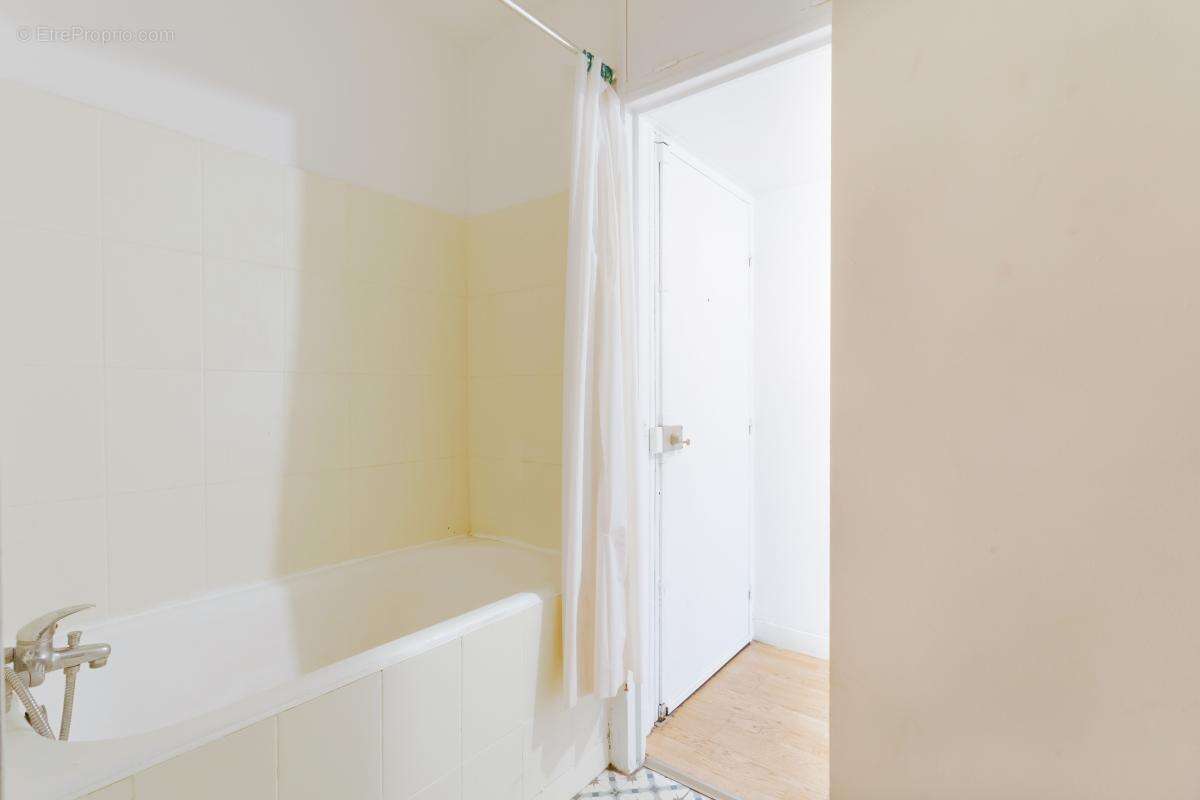 Appartement à LES PAVILLONS-SOUS-BOIS