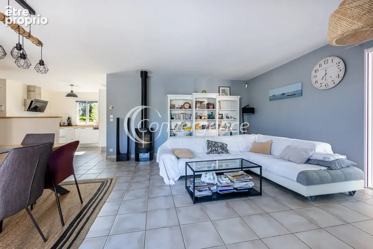 Maison plain pied de 4 chambres, double garage, piscine à CHASSENEUIL SUR BONNIERE - photo 6