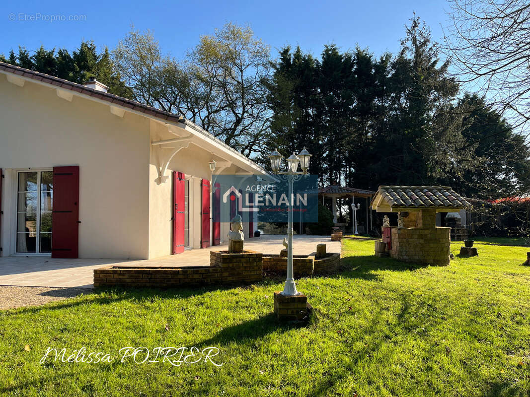 Maison à SAINT-MARTIN-DES-TILLEULS