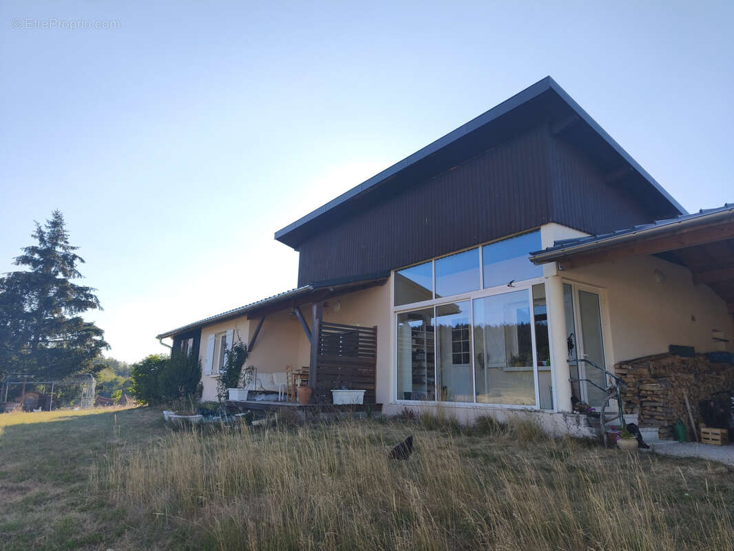 maison de plain pied sur 8700m2 de terrain - photo 4