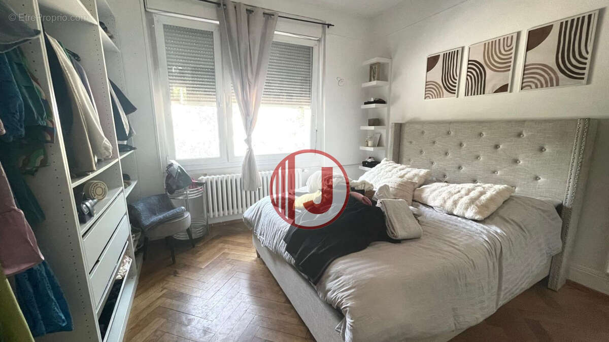 Mulhouse Rue Josué Hofer - Appartement spacieux de 144 m2 avec 7 pièces dont 5 chambres - photo 15