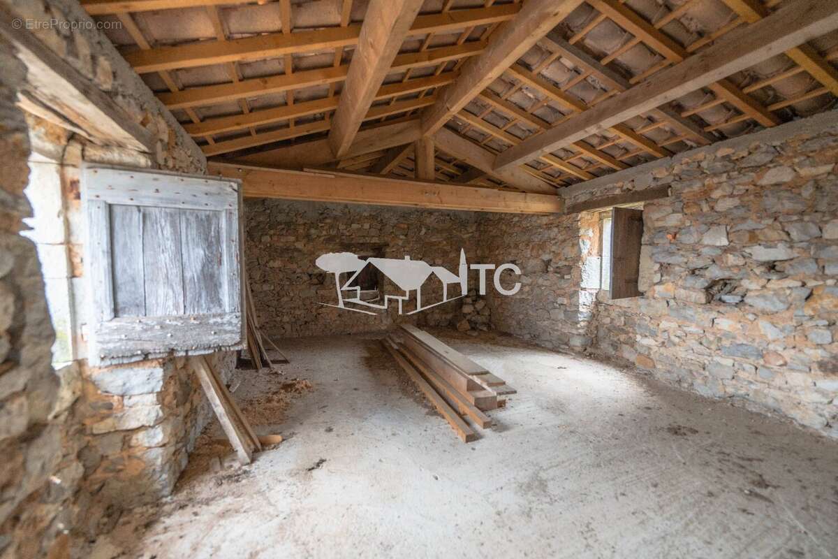 Grange a renover 1497m² de terrain - photo 6