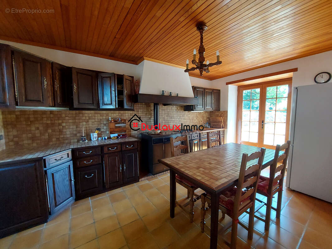 Maison typique en pierre avec une grangette - photo 4