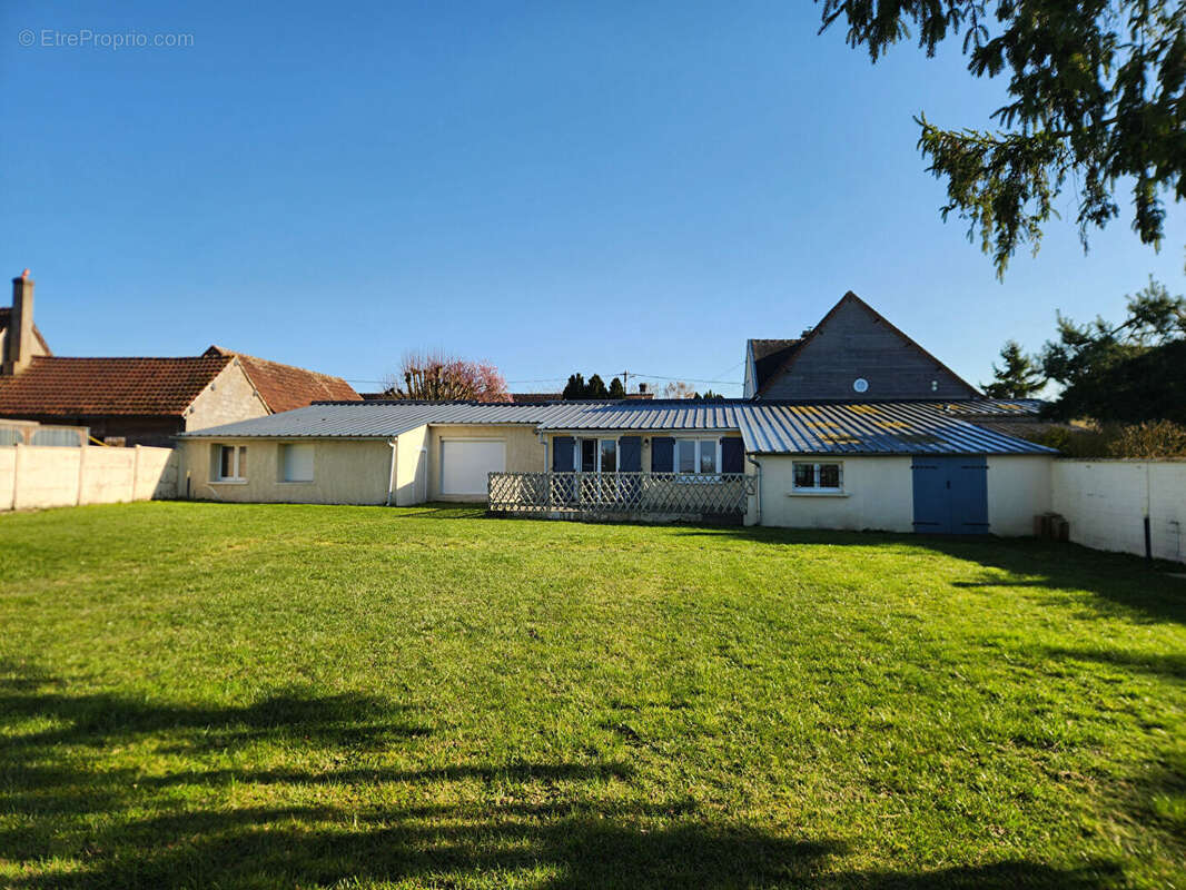 Maison à TREMBLAY-LES-VILLAGES
