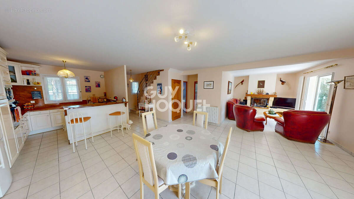 Maison à LA BREE-LES-BAINS