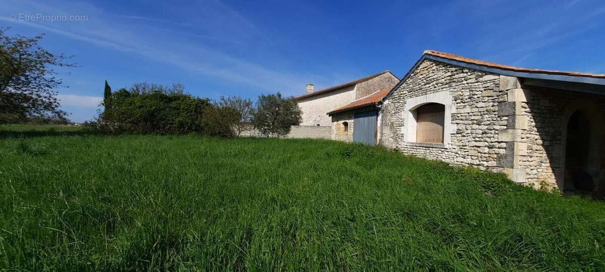 Charentaise rénovée, dépendances et piscine - photo 17