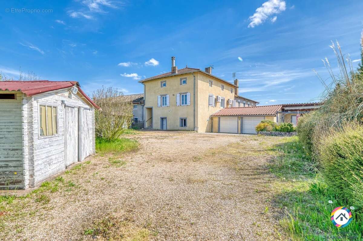 Maison à LA CHAPELLE-DE-GUINCHAY