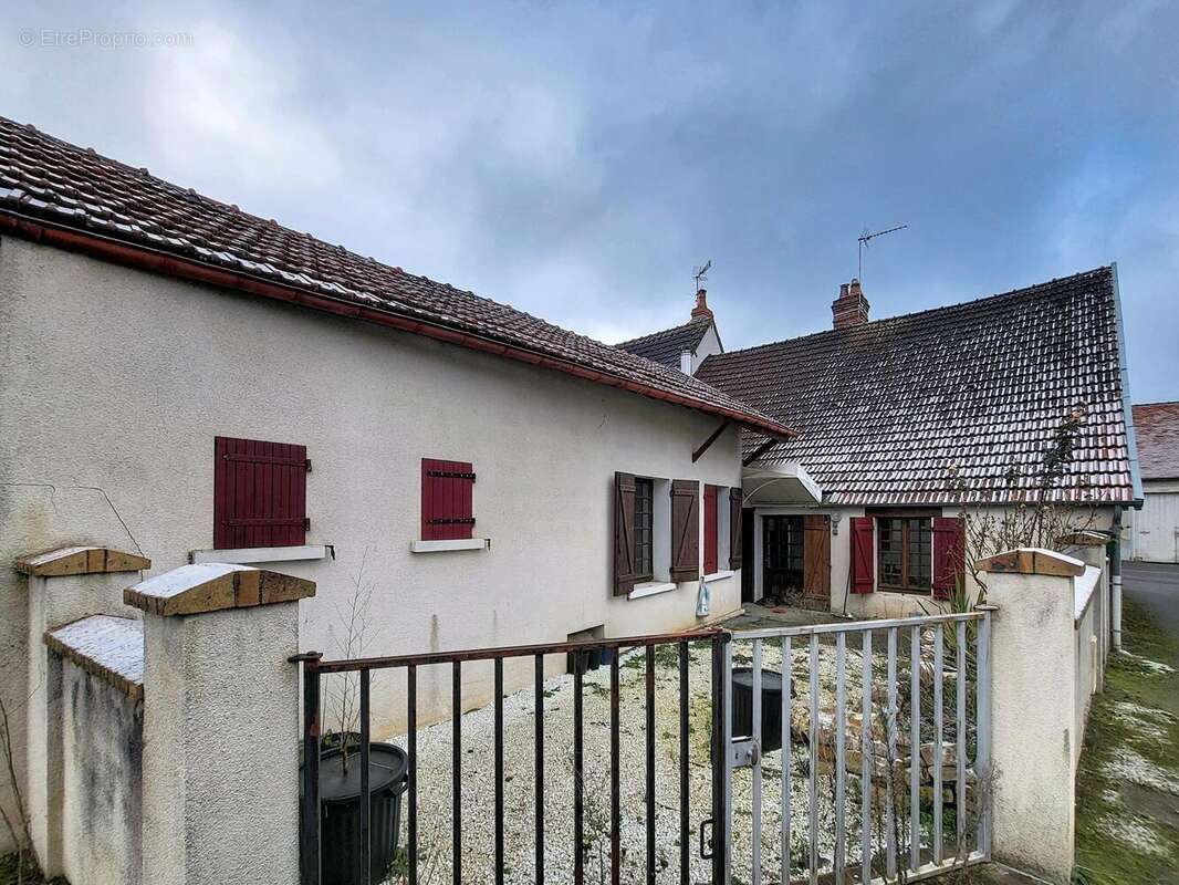 Maison 80 m² à Dun-Sur-Auron  - photo 9