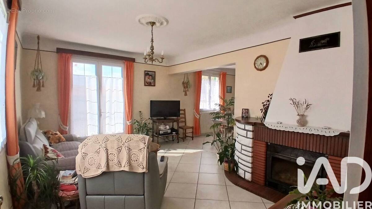 Photo 1 - Maison à SAINT-JEAN-DE-BEUGNE