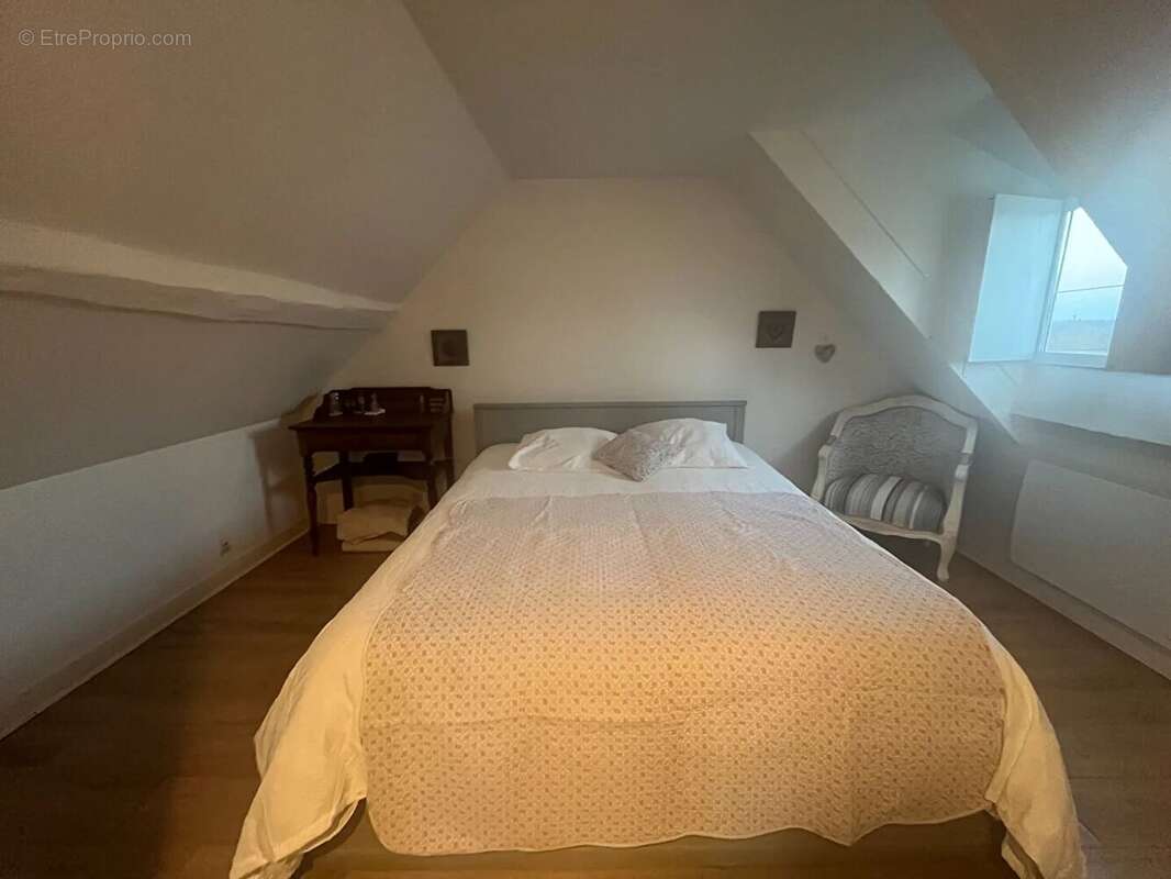 Maison à HOUDAN