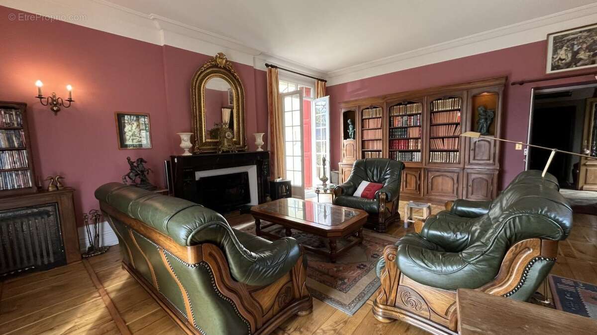 Maison à SAINT-LAURENT-LES-TOURS