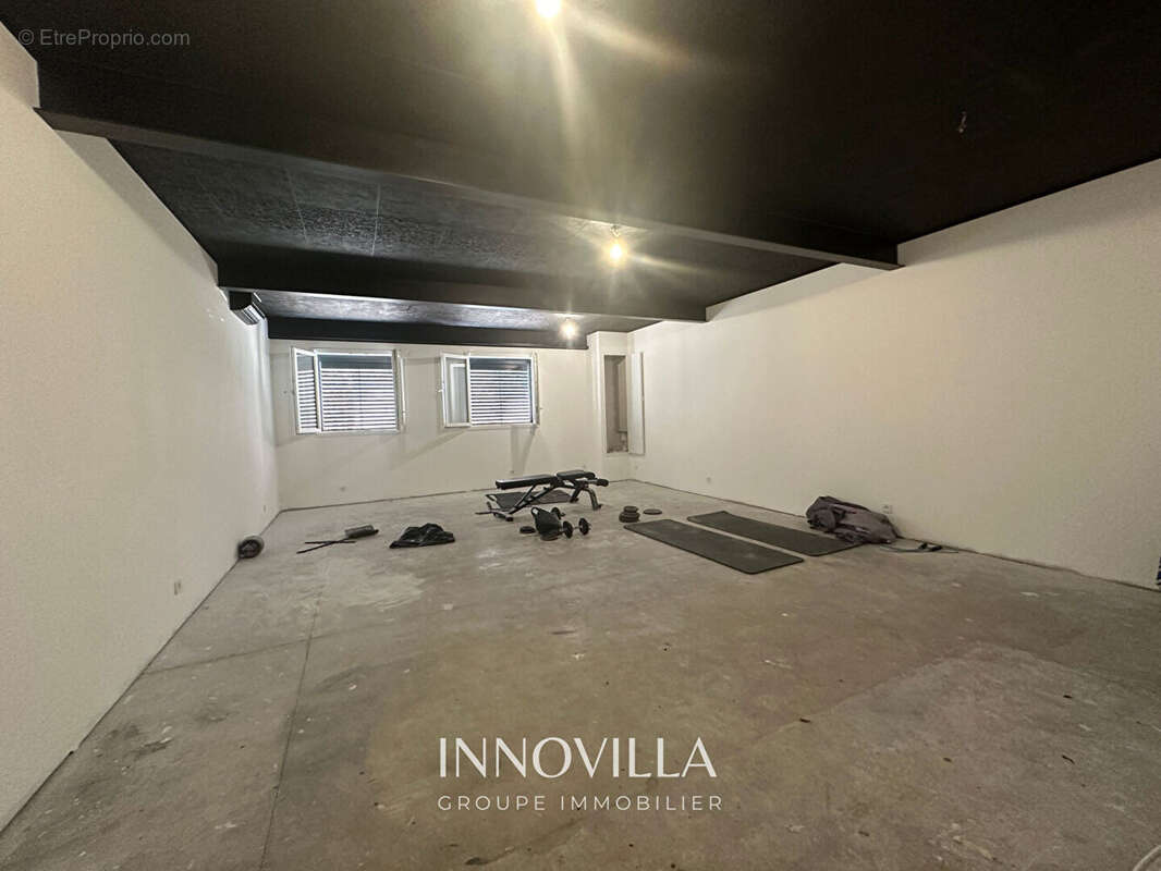 Commerce à PECHBONNIEU