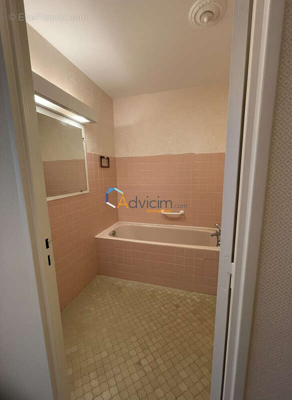 Salle de bains - Appartement à OLIVET