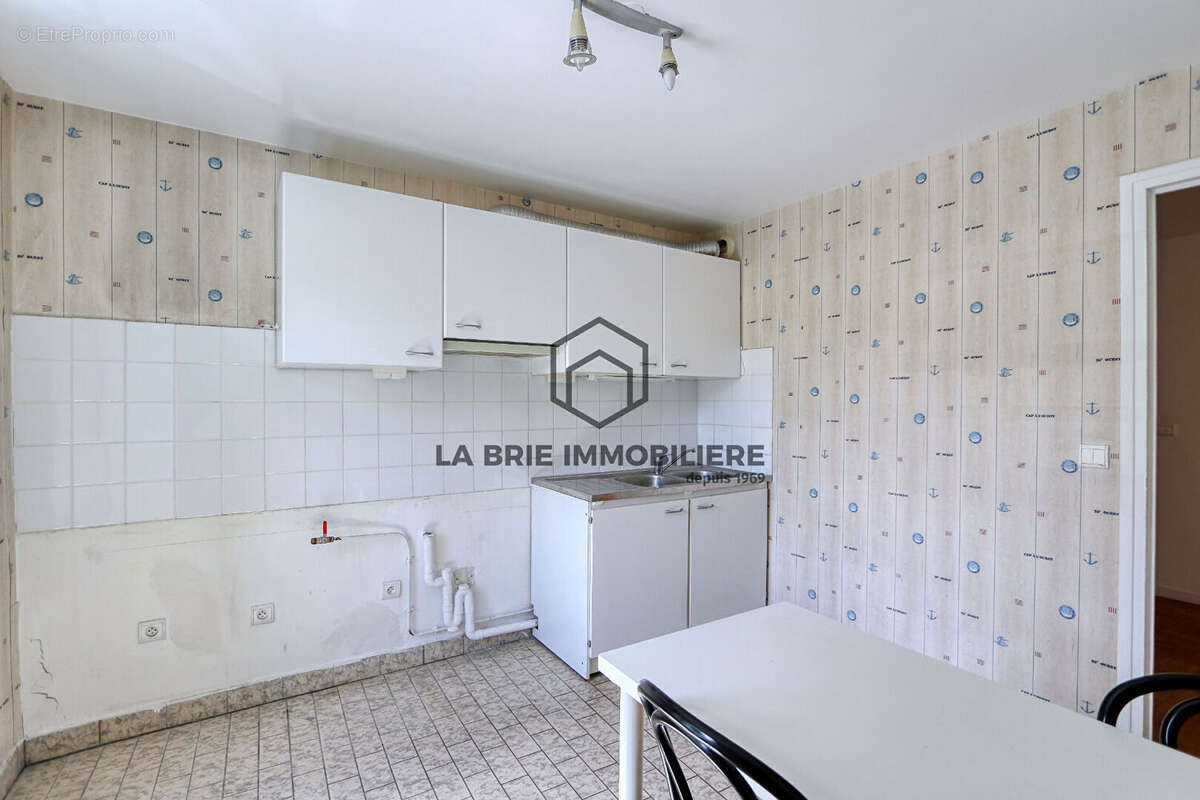 Appartement à BRIE-COMTE-ROBERT