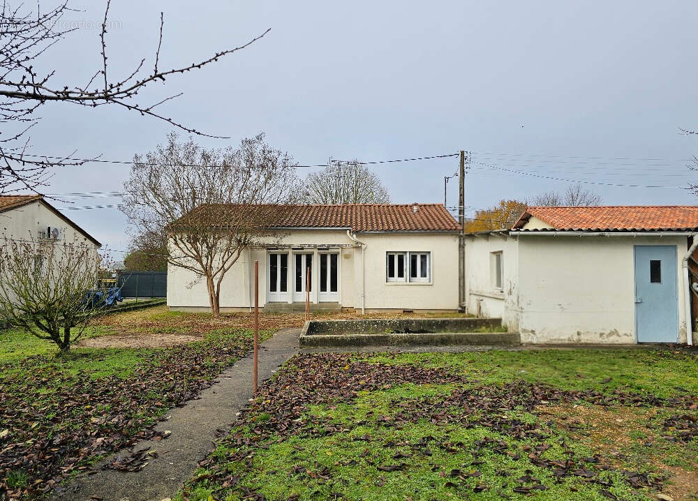 Maison à LA COURONNE