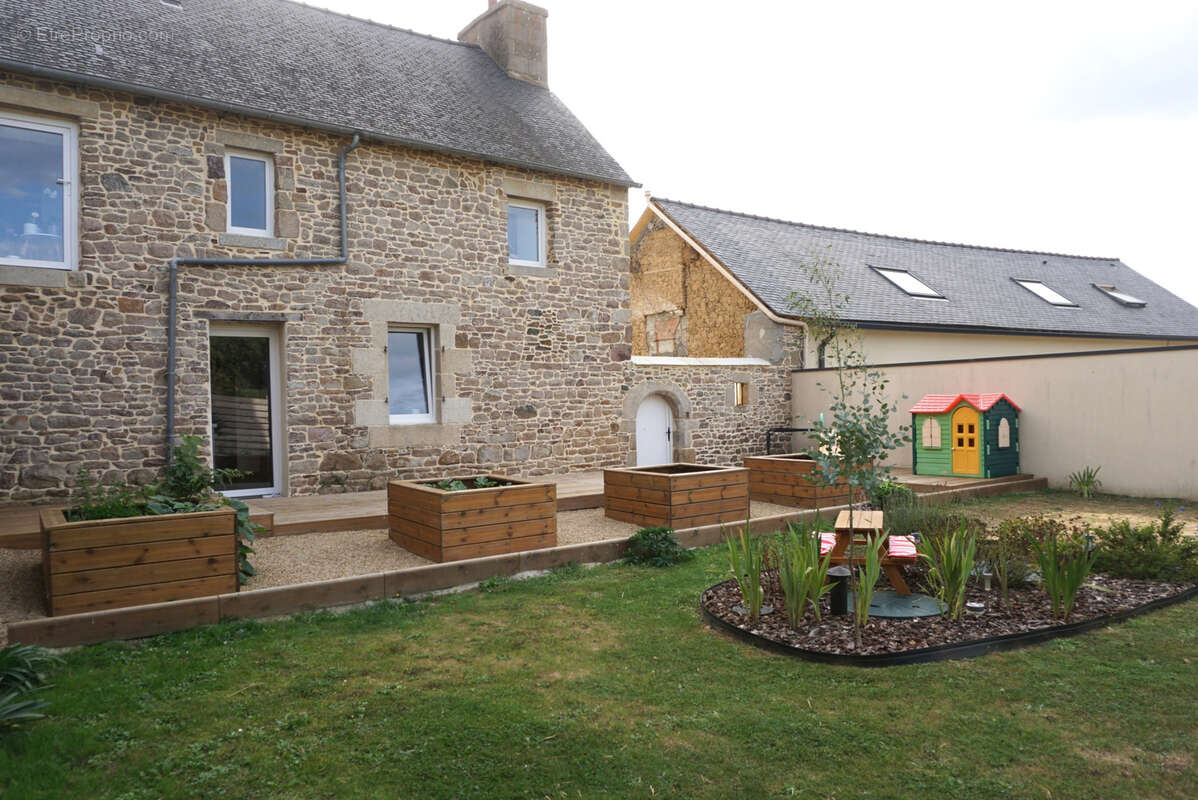 Maison à YVIAS