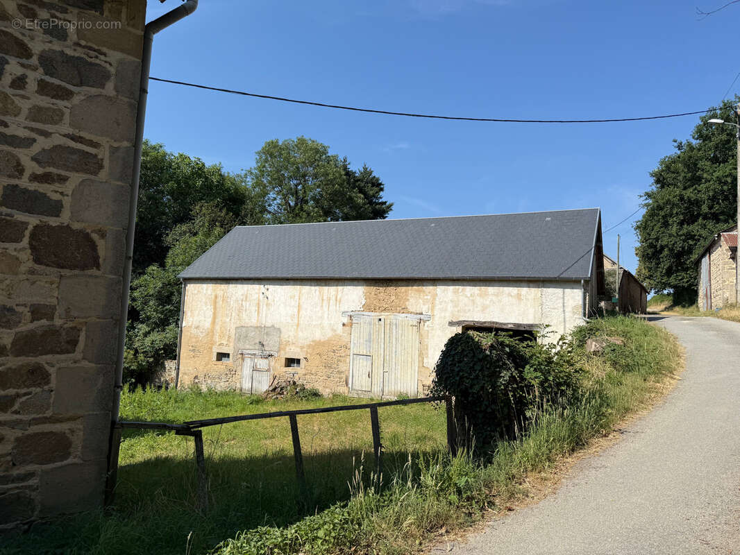 Auv 1225: Maison de caractère, grande grange, toits neufs, 1640m2 - photo 20