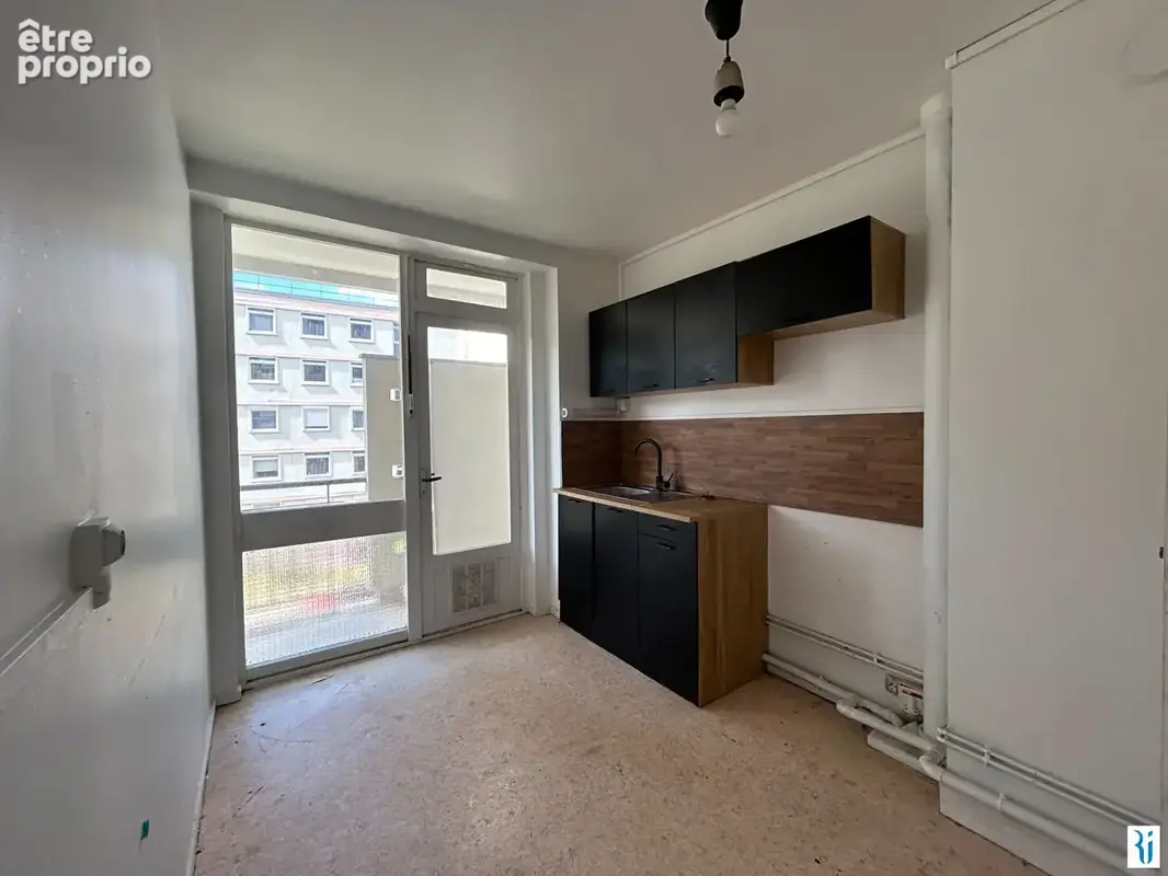 A vendre appartement F4 MONT SAINT AIGNAN avec balcon et cave - photo 4