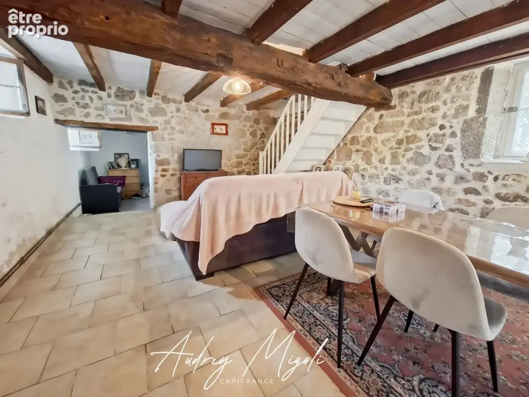 Maison en pierre au cœur de la nature, 109m², 3 chambres, garage et grande dépendance, au bord d'une rivière, terrain 1 hectare - photo 4