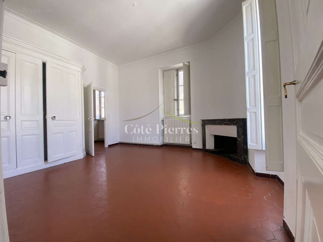 Bel appartement ancien Type 5 idéalement situé - photo 2